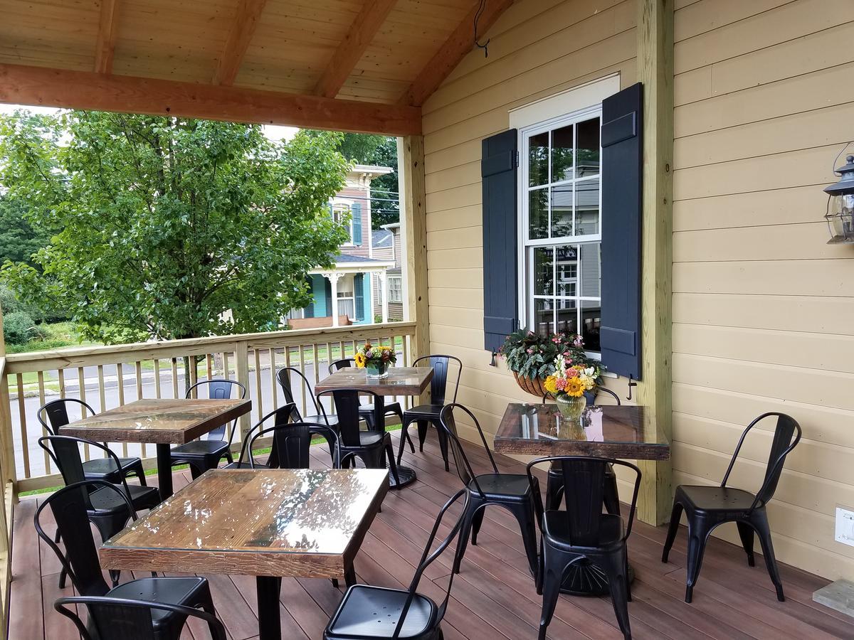 The Railroad Inn 库珀斯敦 外观 照片
